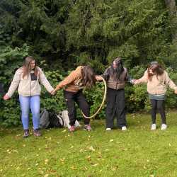 Angehende Erzieher*innen lernen sich und ihre Lehrer*innen beim Wandertag kennen Angehende Erzieher*innen lernen sich und ihre Lehrer*innen beim Wandertag kennen