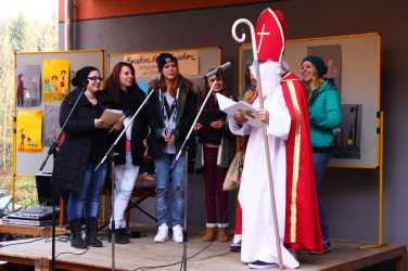 Musik und Gedichte beim Nikolausmarkt im CBH