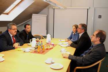 Rombach sichert Zinzendorfschulen seine Wertschätzung zu