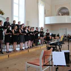 Chöre und Blasorchester begeistern mit Sommerkonzert