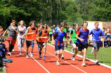 Sportfest mit Wettbewerben und Turnieren in vier Disziplinen