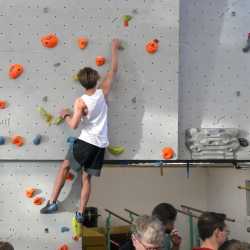 Unsere Schüler glänzen beim 20. Bouldercup der Internate in Fulda! 