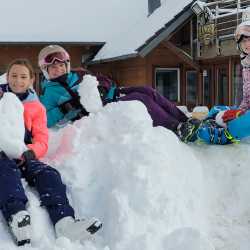 Siebtklässler haben Spaß im Schnee