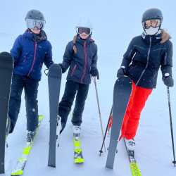 Siebtklässler haben Spaß im Schnee