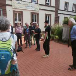 Herrnhuter Missionshilfe tagt in Königsfeld und besucht das Schulwerk