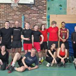 Schulpokal: Lehrer gewinnen beim Basketball