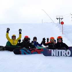 Sport, Spiel und Spaß im Skischullandheim der siebten Klassen