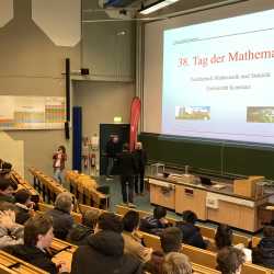 Vierter und zehnter Platz beim Tag der Mathematik für zwei von drei Zinzendorf-Teams