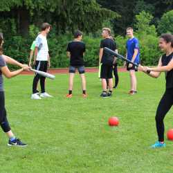 US-Studenten bringen Zinzendorfschülern ihre Sportarten näher