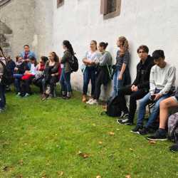 Angehende Erzieher lernen sich beim Wandern kennen