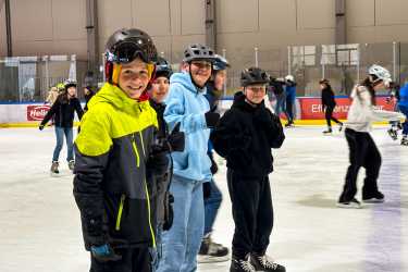 Wintersporttag der Klassen 7 bis 9: Ein fröhlicher Tag auf Schnee und Eis