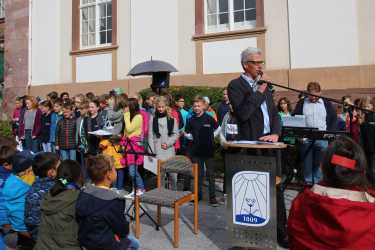 Wir haben Platz! - Zinzendorfschulen weihen Zinzendorfplatz ein