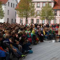 Wir haben Platz! - Zinzendorfschulen weihen Zinzendorfplatz ein